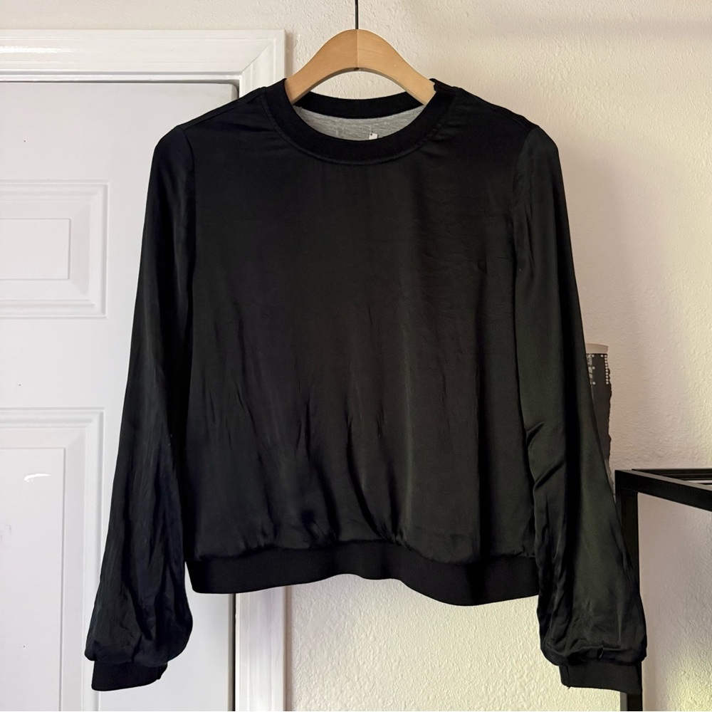INREVERSE black satin double lined boxy cropped crew neck‎ long puff sleeve top